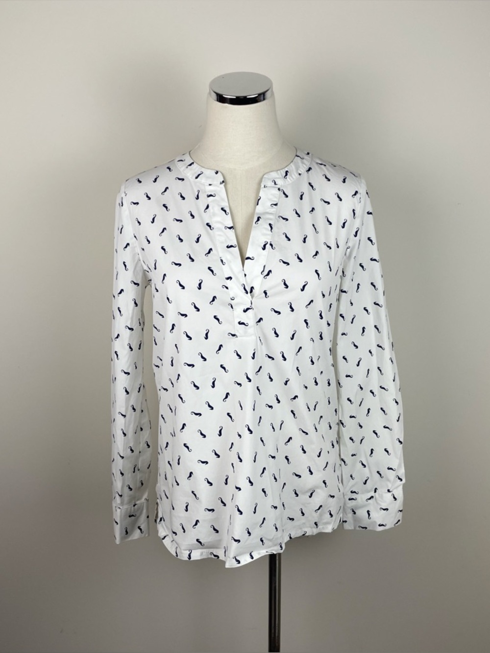 Vineyard Vines White Navy Blue Seahorse Long Sleeve Top Women XS Beach Tropical